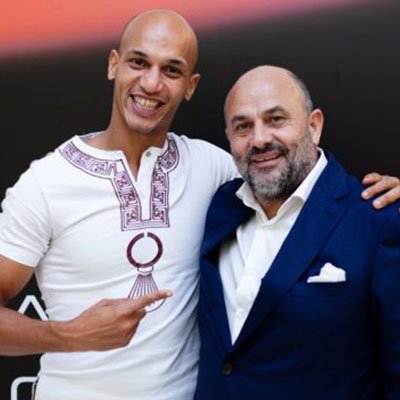 International motivational speaker Lério Cunha on stage at a Birmingham corporate event
